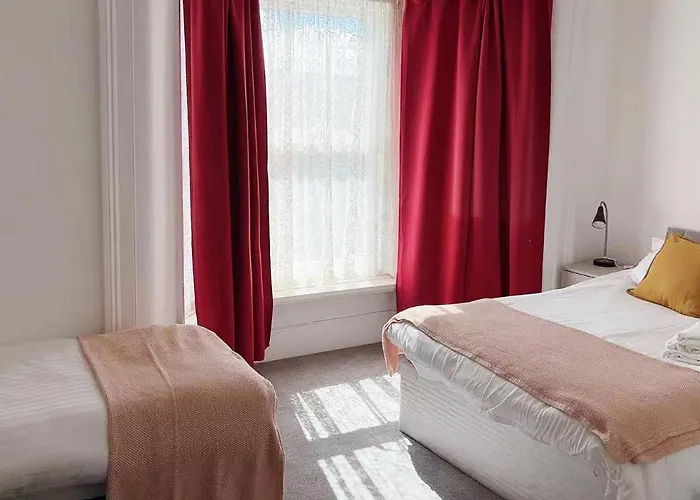 Shirley Guest House